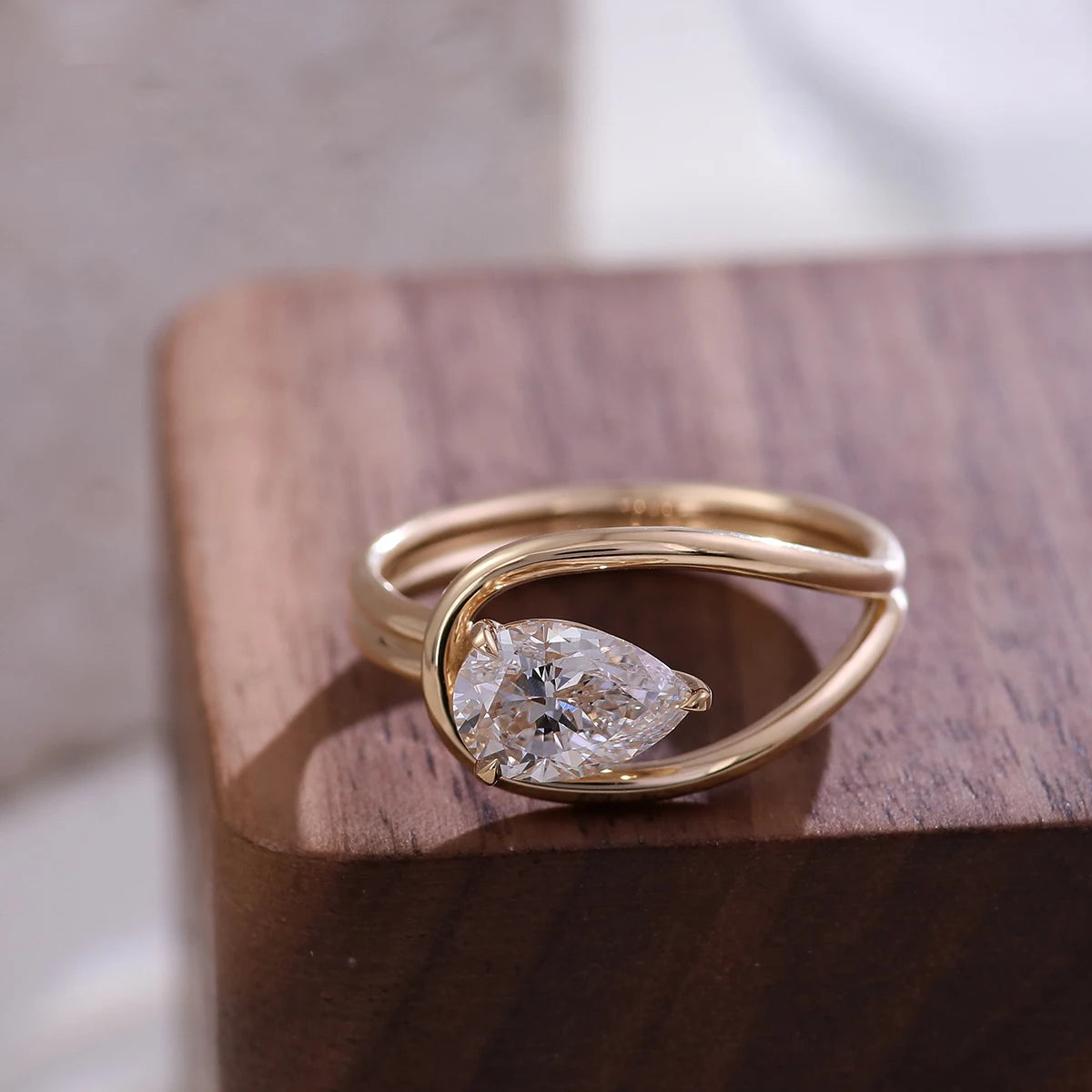 Provence real 18K Yellow Gold Pear diamond ring