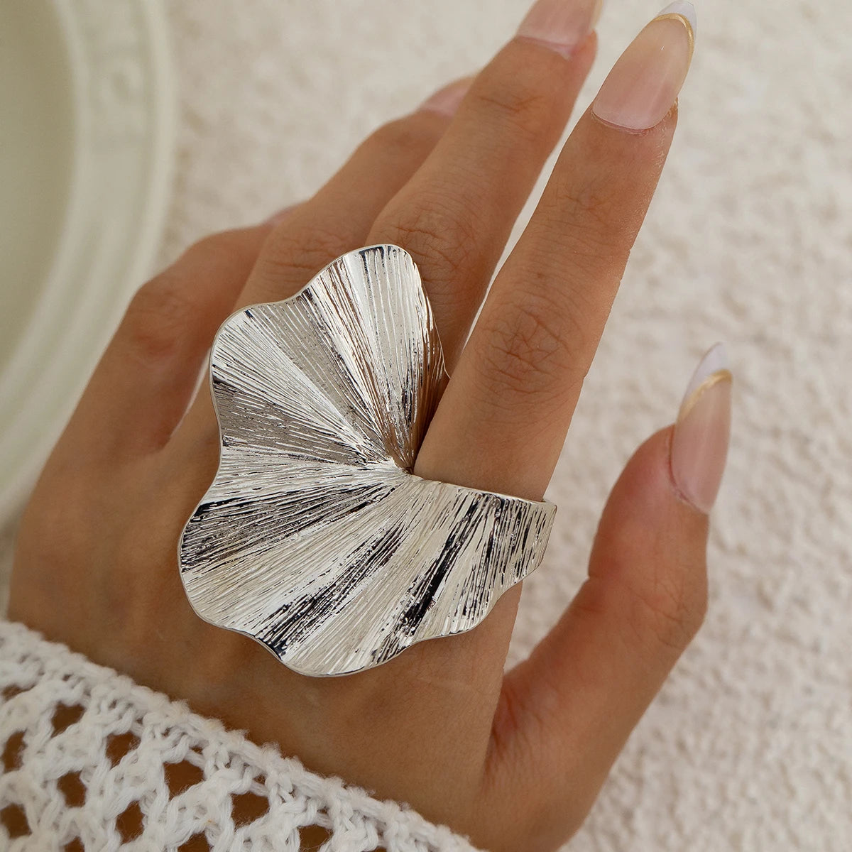 Lacteo Gothic Irregular Gold Color Chunky Thick Rings for Women Vintage Flower Shaped Opening Rings Daily Aesthetic Jewelry Gift